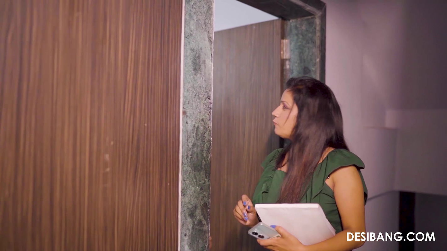 DesiBang.25.11.24.Desi.Agent.Seals.The.Deal.In.Bed.XXX.1080p.MP4-WRB