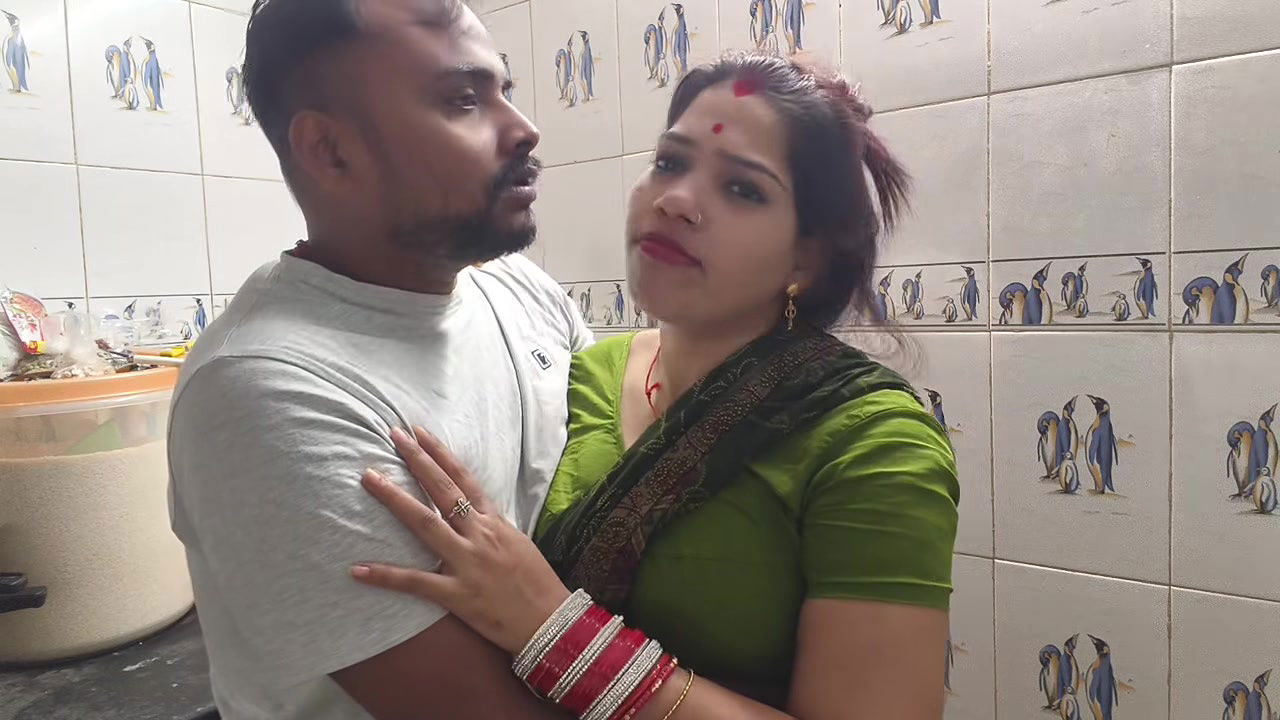 Bihari hot saree wali bhabhi fucking with her devar in kitchen room