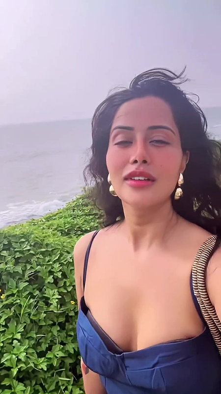 RAZIA AMPLE CLEAVAGE VIEW UUFFF
