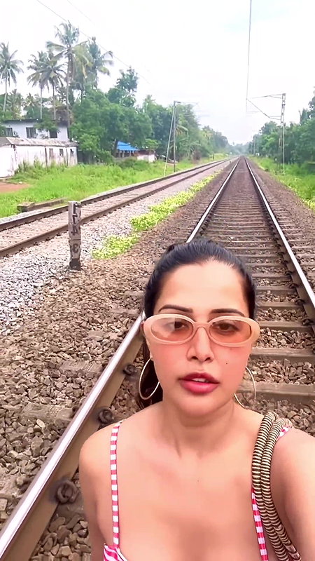 RAZIA HOTTIE BABE CUTE CLEAVAGE LUSTY VIEW