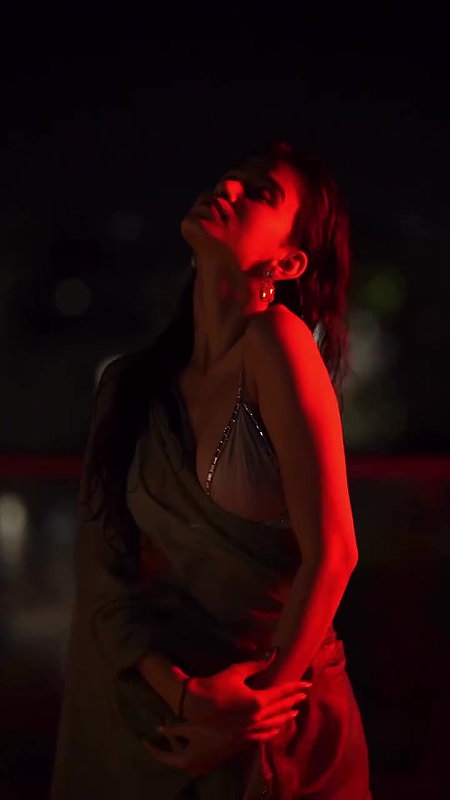 NIKI LALWANI SEDUCTIVE BEAUTY YUMMY IN WET SAREE UUFFF