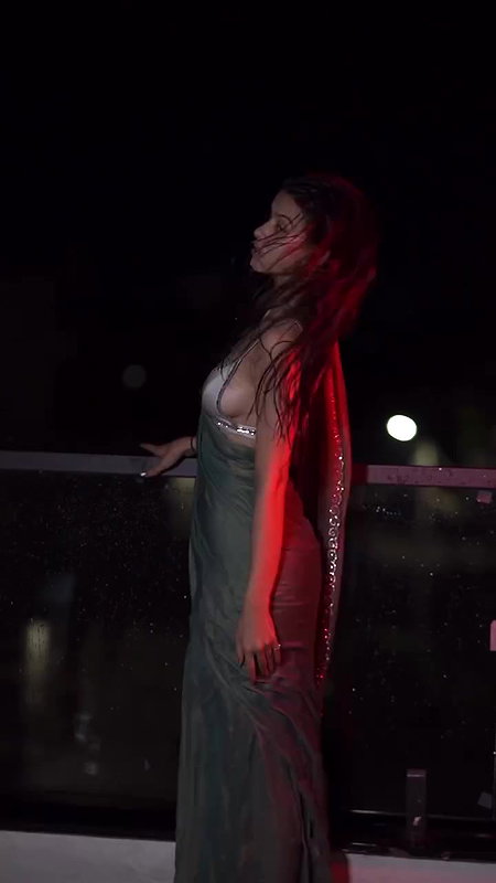 NIKI LALWANI SEDUCTIVE BEAUTY YUMMY IN WET SAREE UUFFF