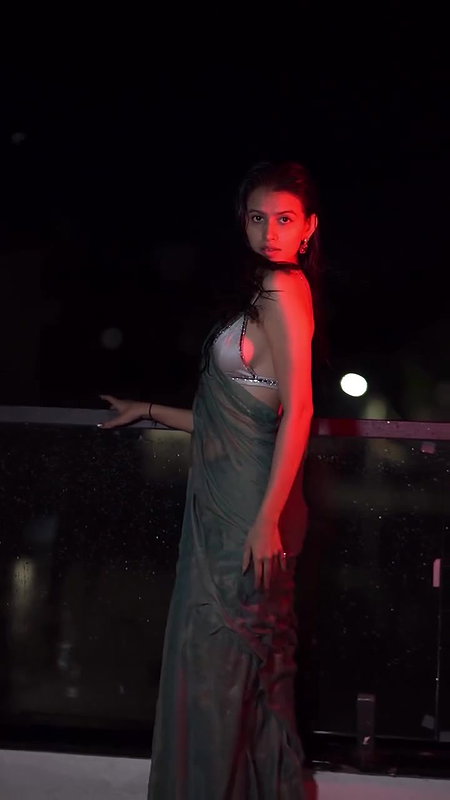 NIKI LALWANI SEDUCTIVE BEAUTY YUMMY IN WET SAREE UUFFF