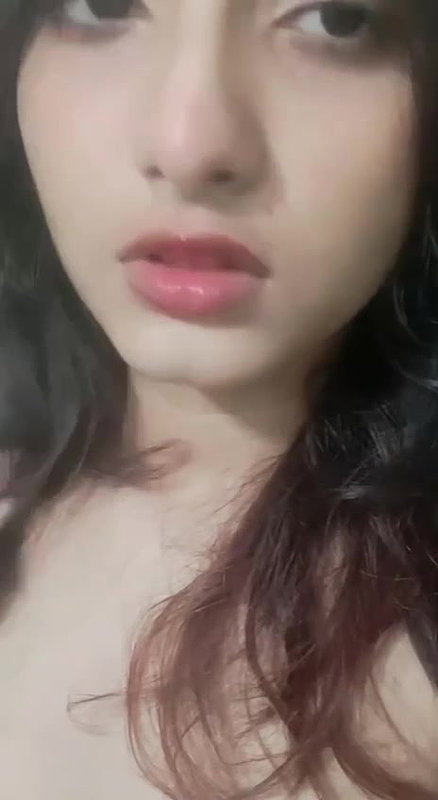 Gorgeous Bengali girl big boobs showing to boyfriend