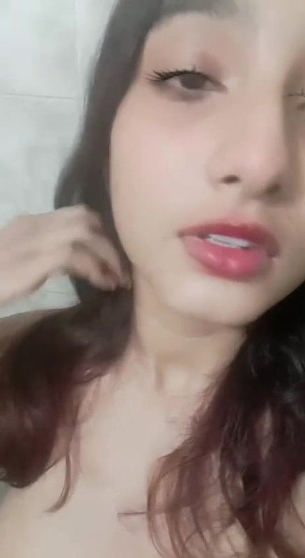 Gorgeous Bengali girl big boobs showing to boyfriend