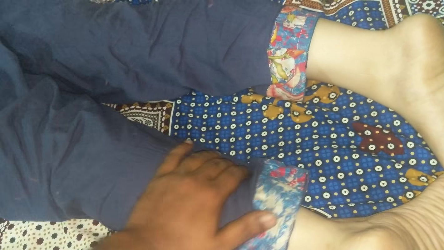 Aaj bandi nay oper beth kh Lun ko mazay diye