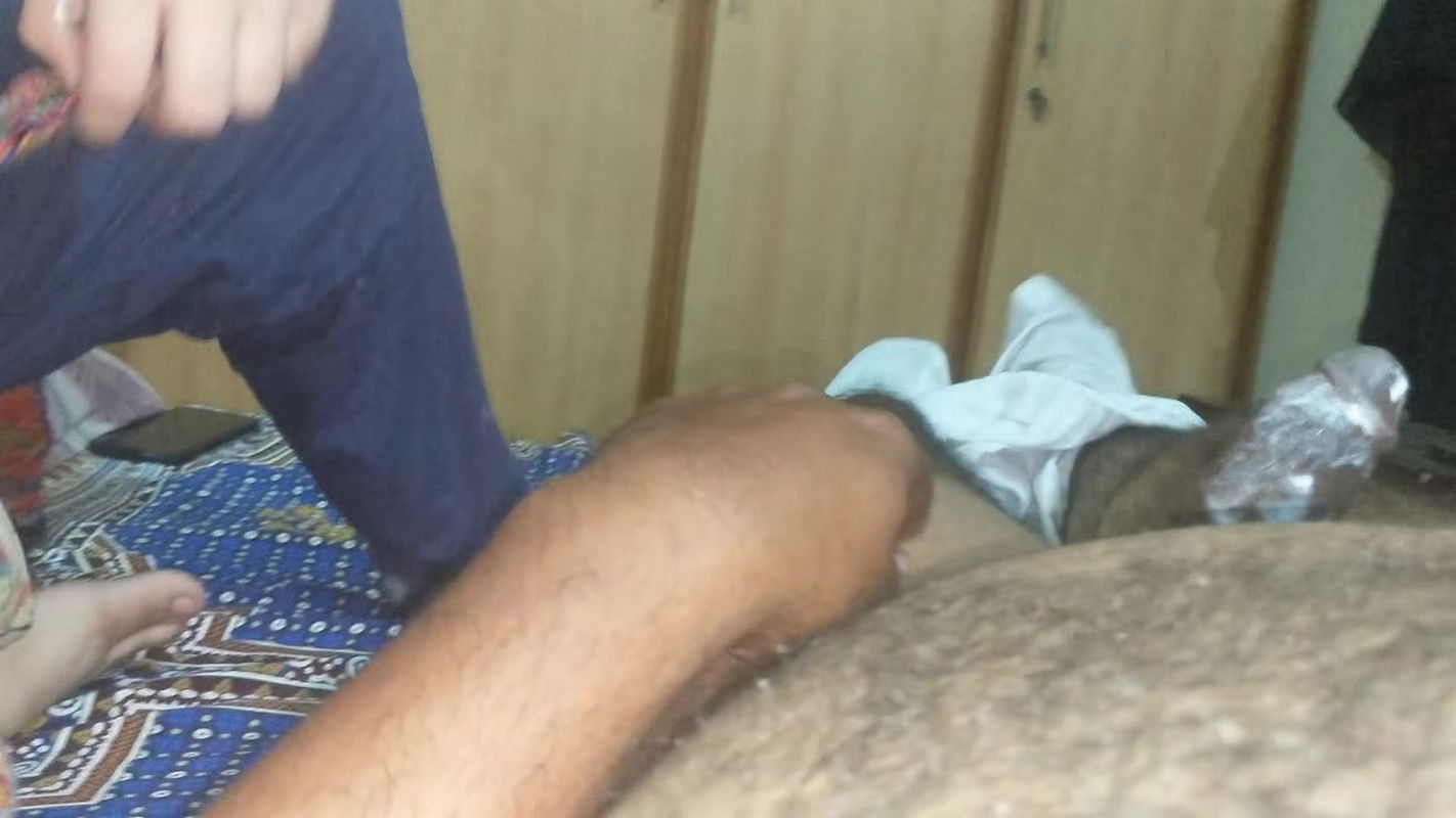 Aaj bandi nay oper beth kh Lun ko mazay diye