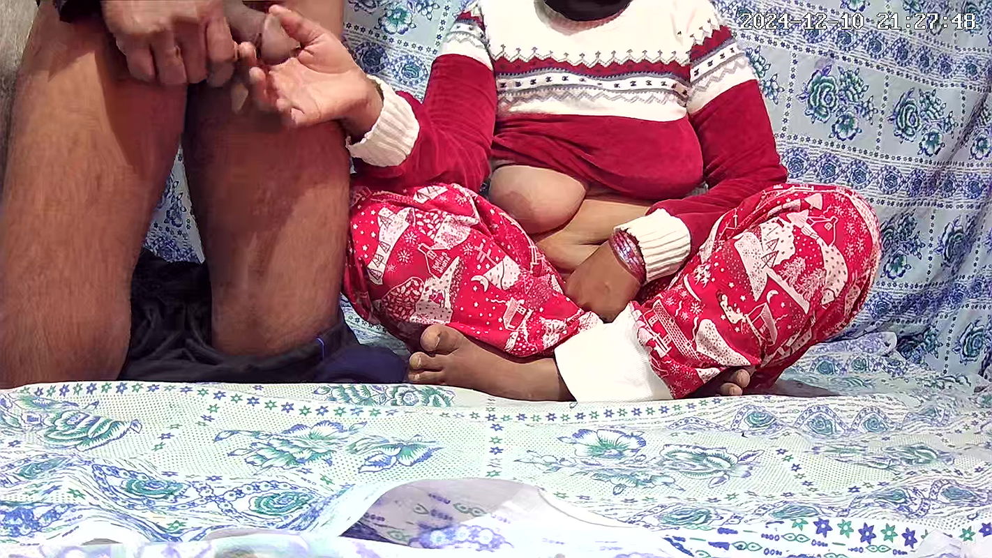 Big boobs gril and boy sex in the water