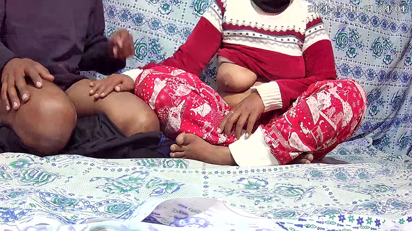 Big boobs gril and boy sex in the water