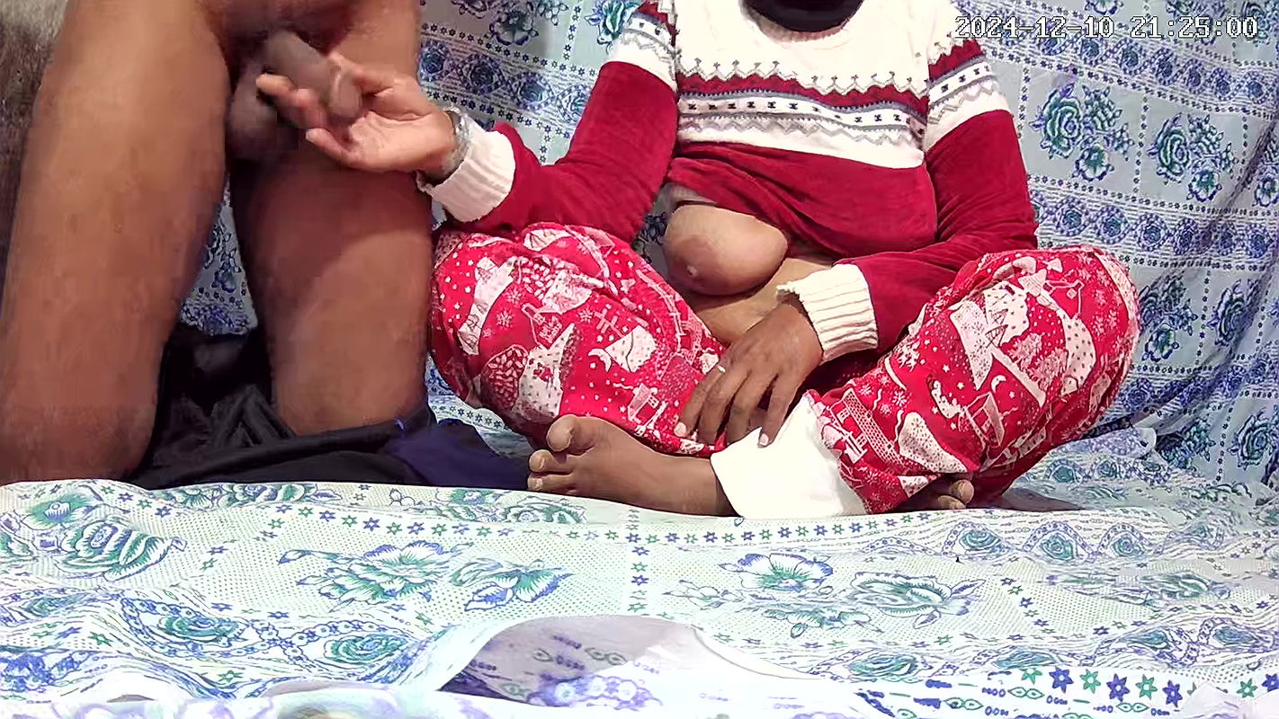 Big boobs gril and boy sex in the water