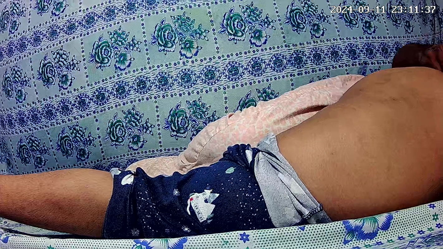 Dasi bahabi and servent sex in the room