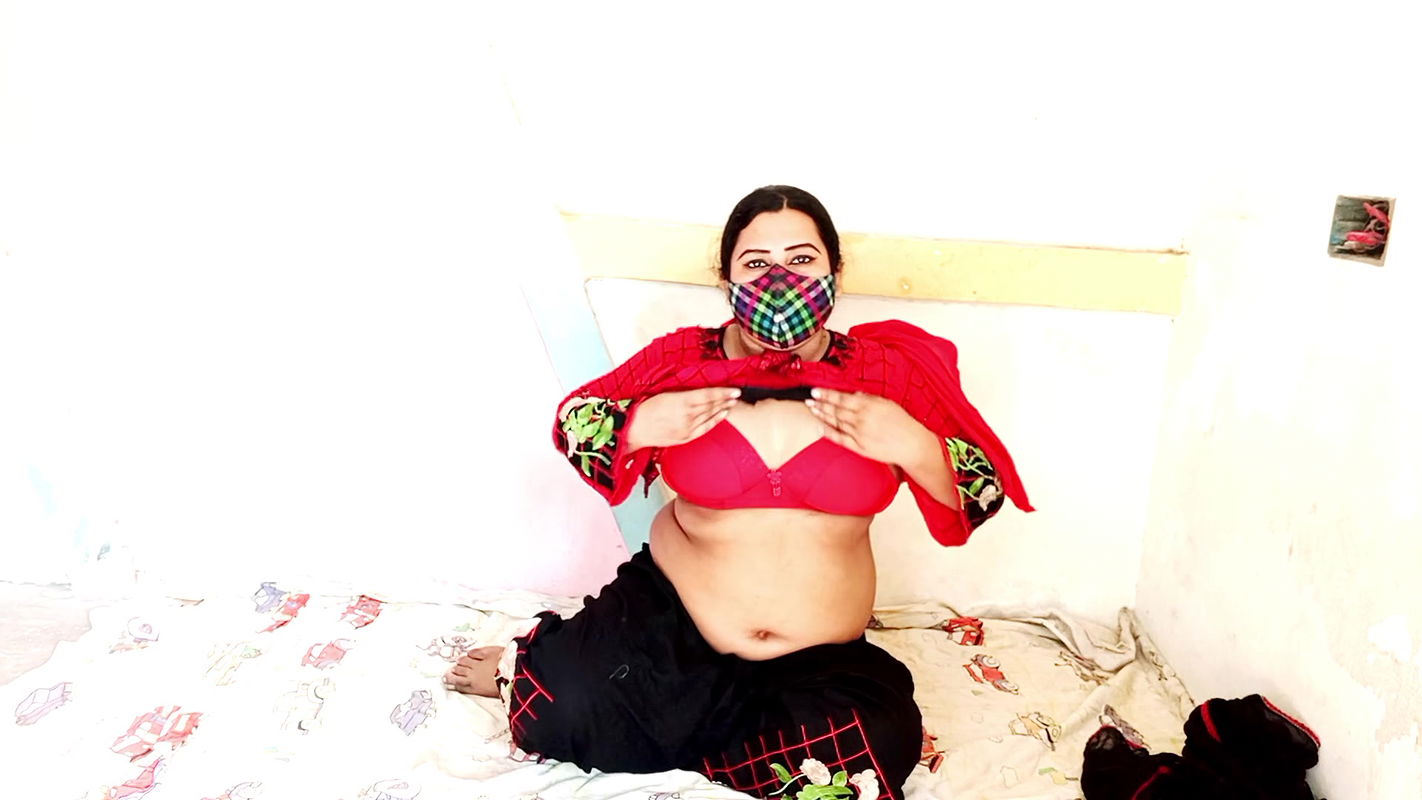 Desi hot solo woman step on finger