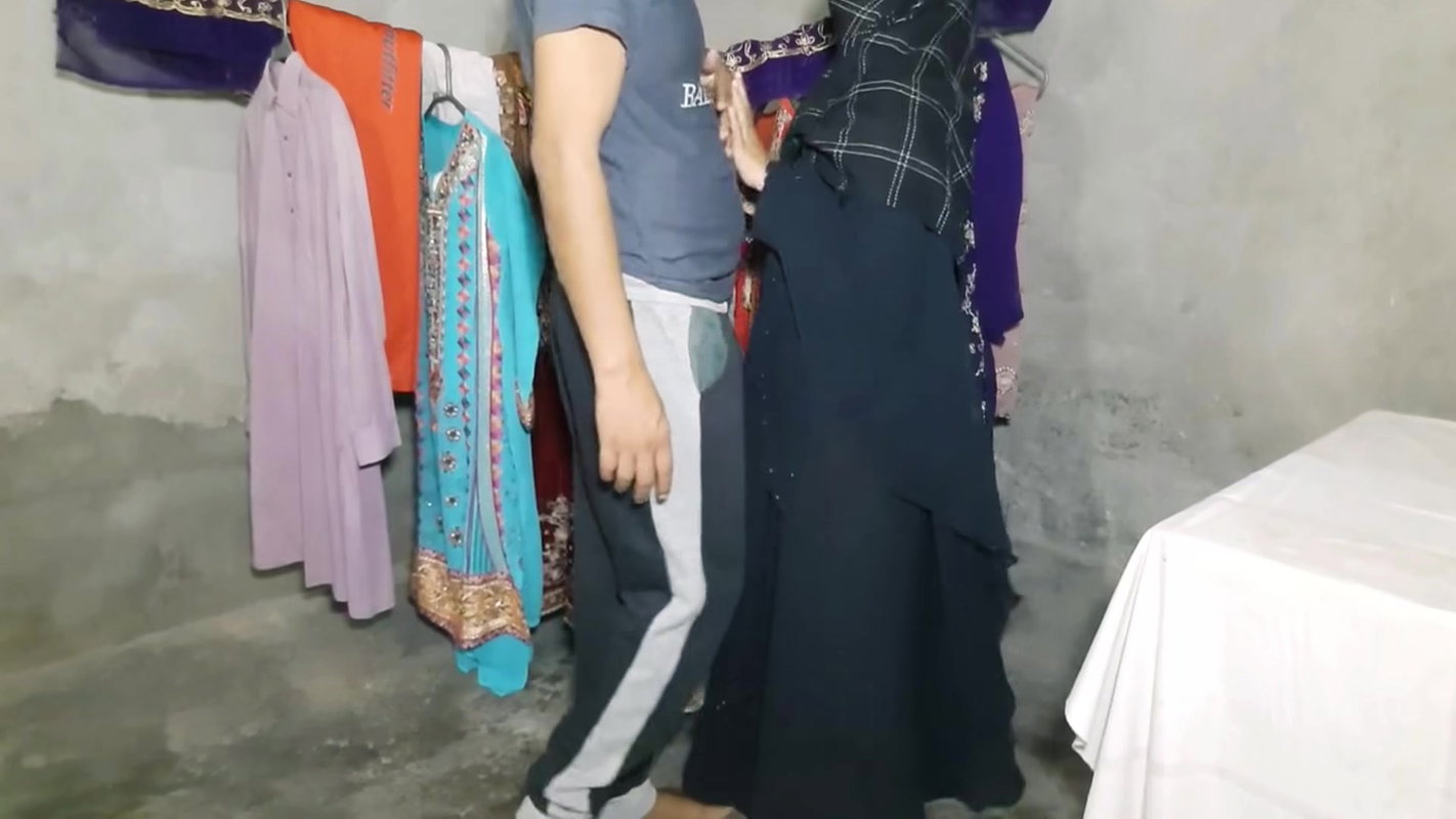 Desi indian Customer and shop owner sex, kapdon ki dukan me chudai, sex in cloth shop in hindi