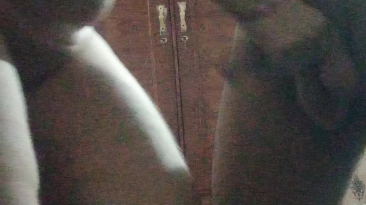 Fuck the hot girlfriend in her house