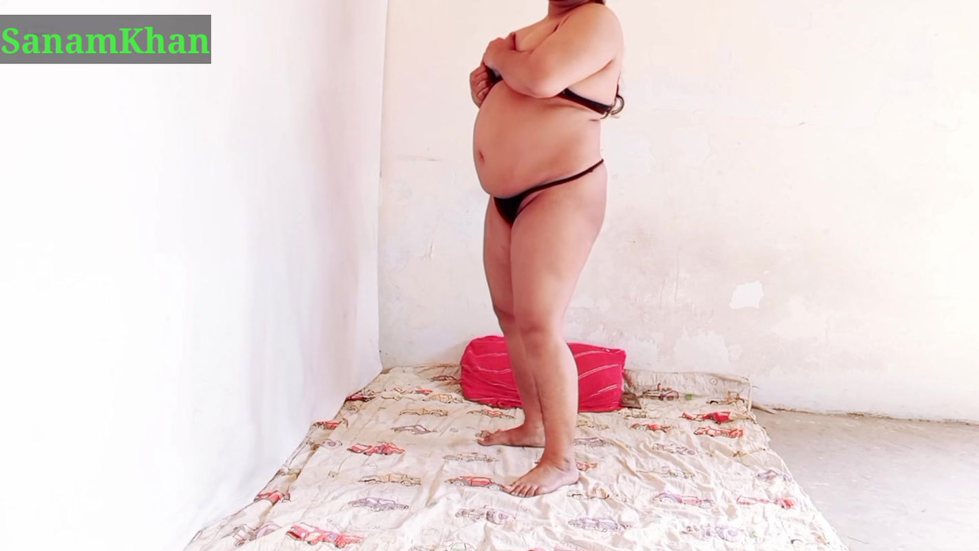 Pakistani Solo Aunty Enjoy With Toy