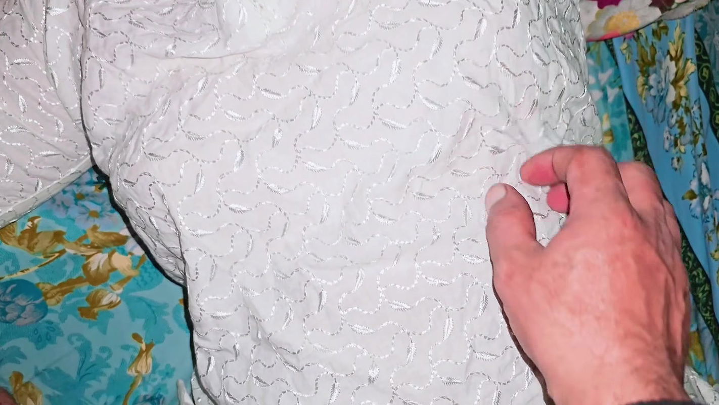 Soti Hoi Behan Ke Haath Mein Lora Diyaud83eudd75