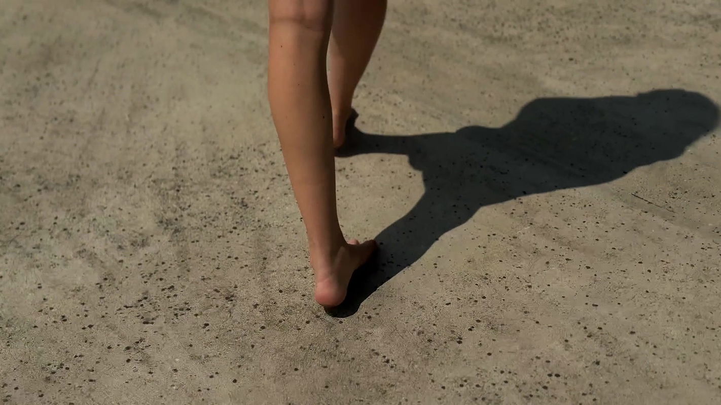 Love Her Feet with Isabella De Laa in Honeymoon Avenue