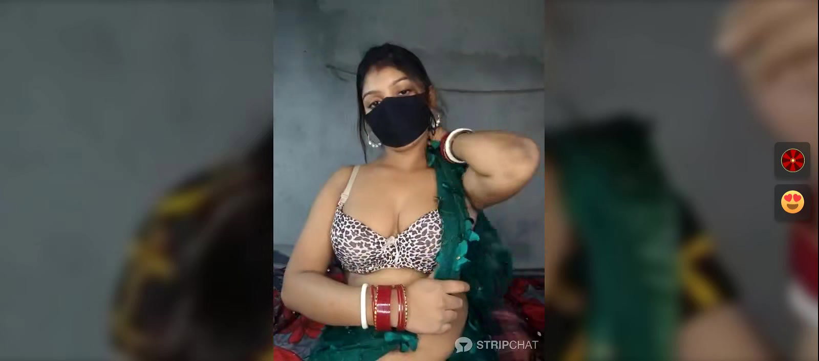 Desi Indian wife in saree showing her boobs