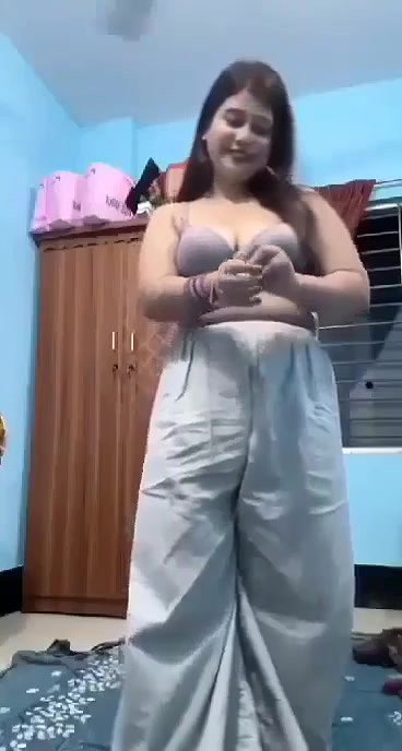 Hot horny gf strip her dress and recorded for her bf