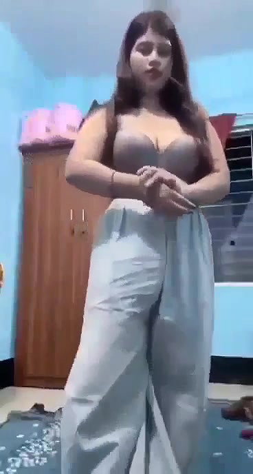 Hot horny gf strip her dress and recorded for her bf