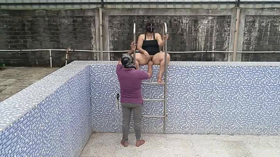 Bhabi Fucking Pool Trainer at empty pool