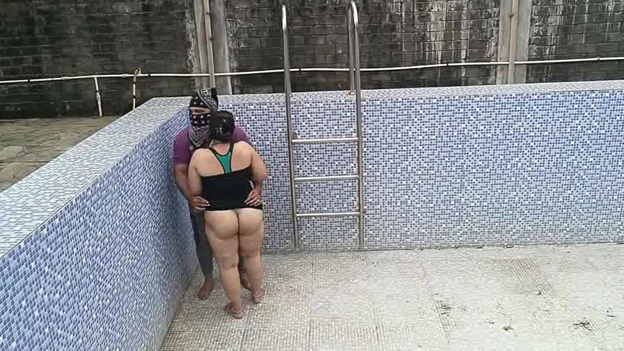 Bhabi Fucking Pool Trainer at empty pool