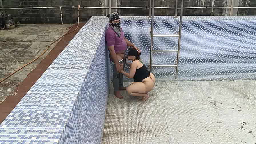 Bhabi Fucking Pool Trainer at empty pool