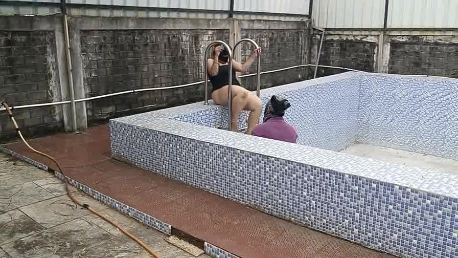 Bhabi Fucking Pool Trainer at empty pool