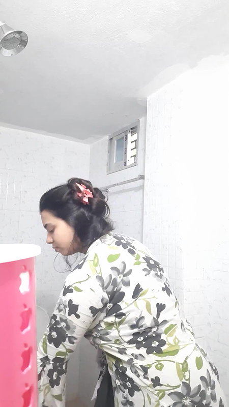 Busty Bangla Bath Non-nude