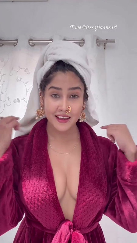 NAUGHTY HOTTIE SOFIA ANSARI SEDUCTIVE OPEN DEEP CLEAVAGE EXPOSE