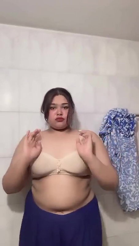 Bigboob GF Show in Bathroom
