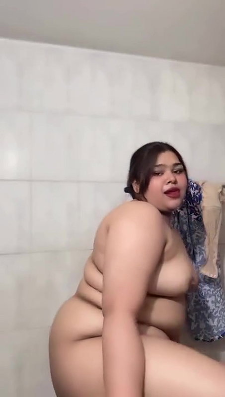 Bigboob GF Show in Bathroom