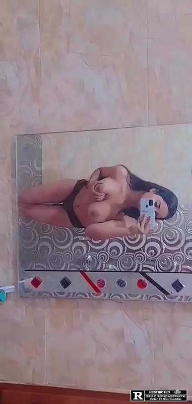 Desi cutie sending tempting nude snaps 3 clips