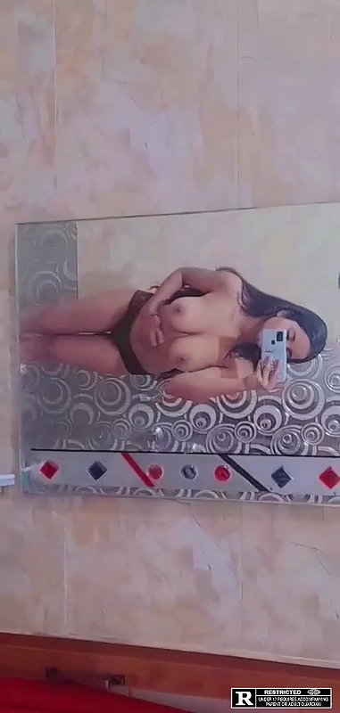 Desi cutie sending tempting nude snaps 3 clips