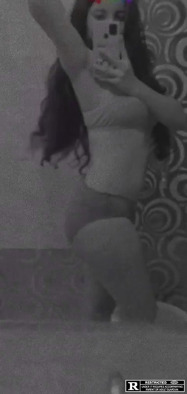 Desi cutie sending tempting nude snaps 3 clips