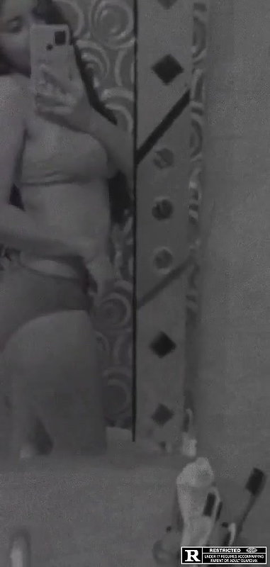 Desi cutie sending tempting nude snaps 3 clips