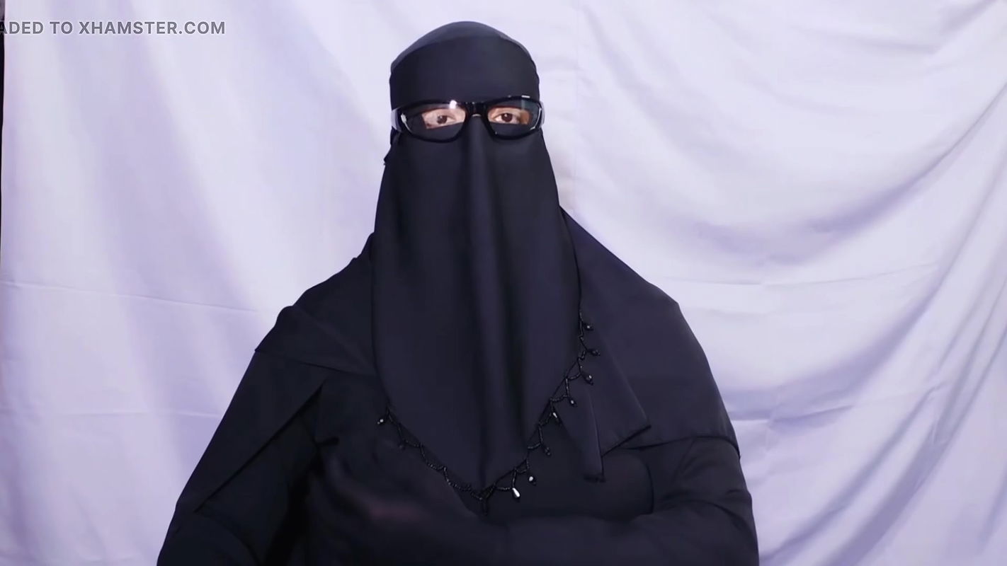 Indian Beautiful stepmother spends the night with her stepson and has sex with him