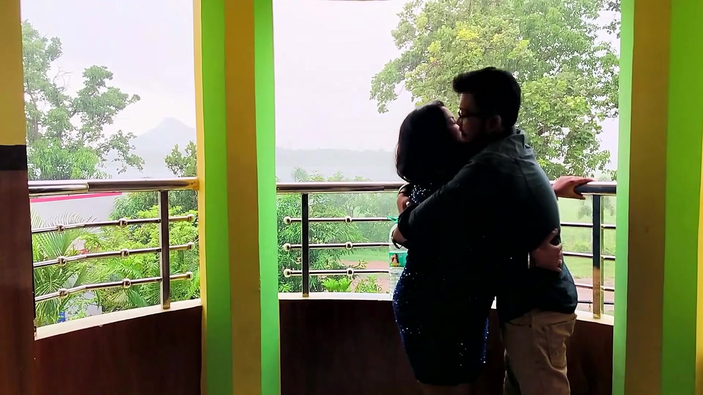 A indian house wife impressd a big penis boy with her big boobs..(Boro boro dudu)