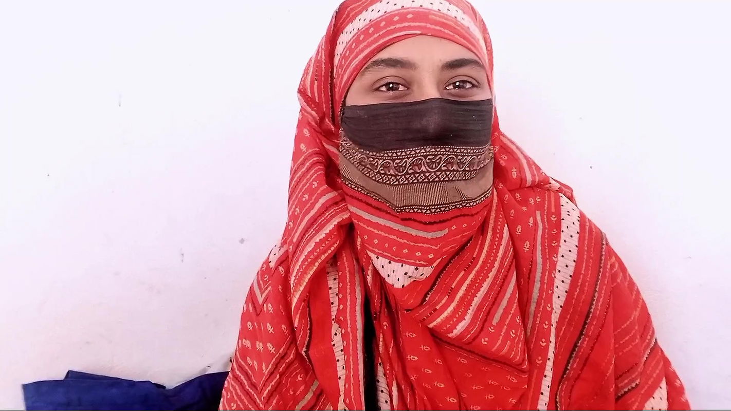 Beautiful Desi Bhabhi fucks her brother-in-law in front of her Husband’s photo