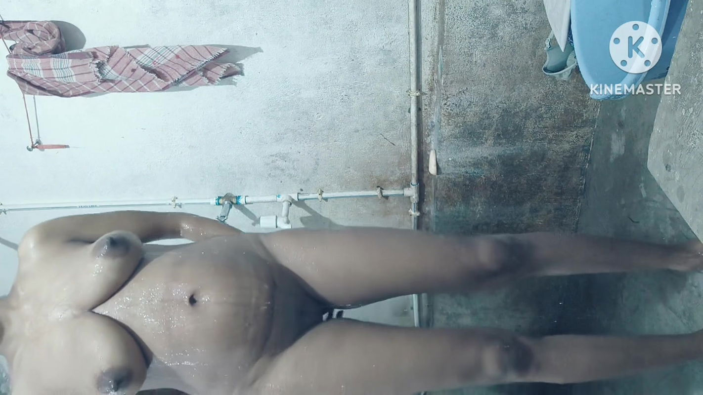 Bhabhi ki chut mein raat ko dekh liya usne garam ho gai