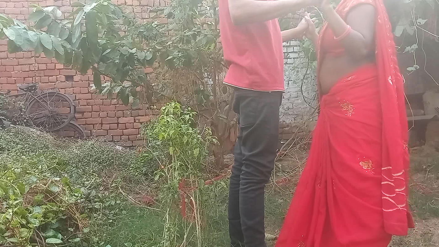 Indian hot young girl gets fucked by her boyfriend in outdoor forest jungal