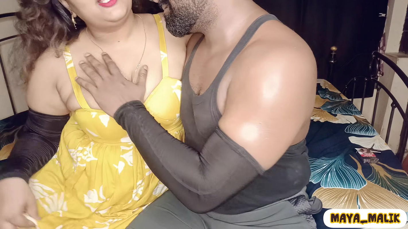 After Going to Husband’s Office, Sister-in-law Kissed Her Younger Brother-in-law for the First Time at Night