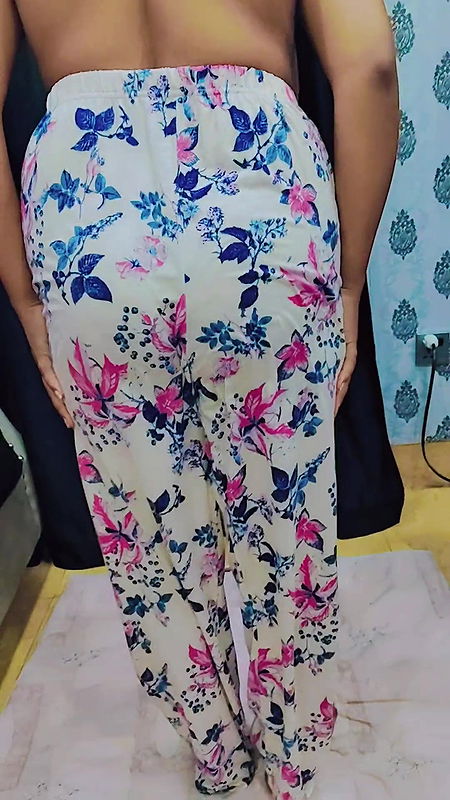 Desi bhabhi and Desi phuddi Pakistani girls