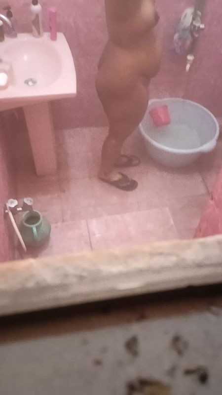 I Made a Video of Bhabhi Taking Bath