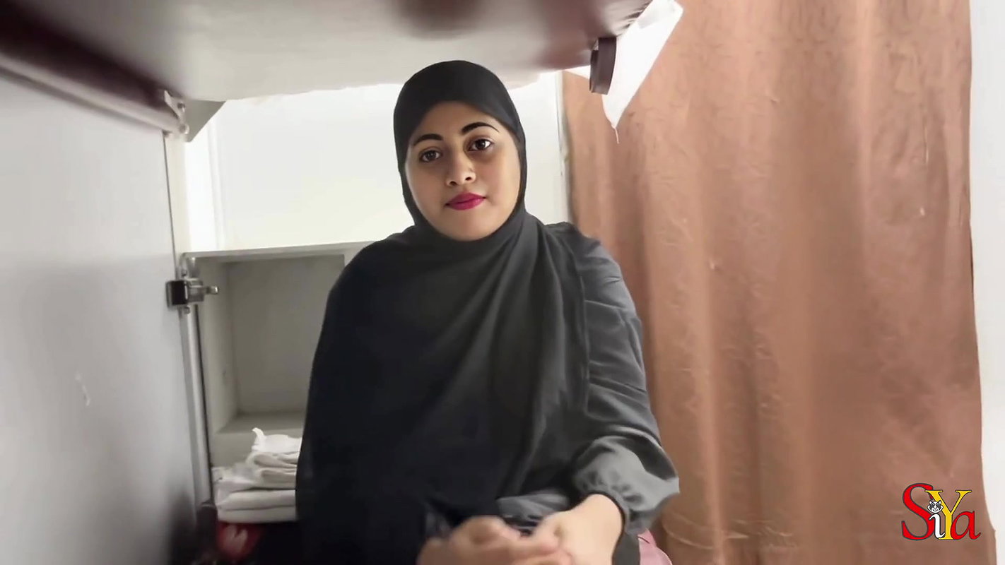 indian muslim bhabhi sex in train hindi audio p1080