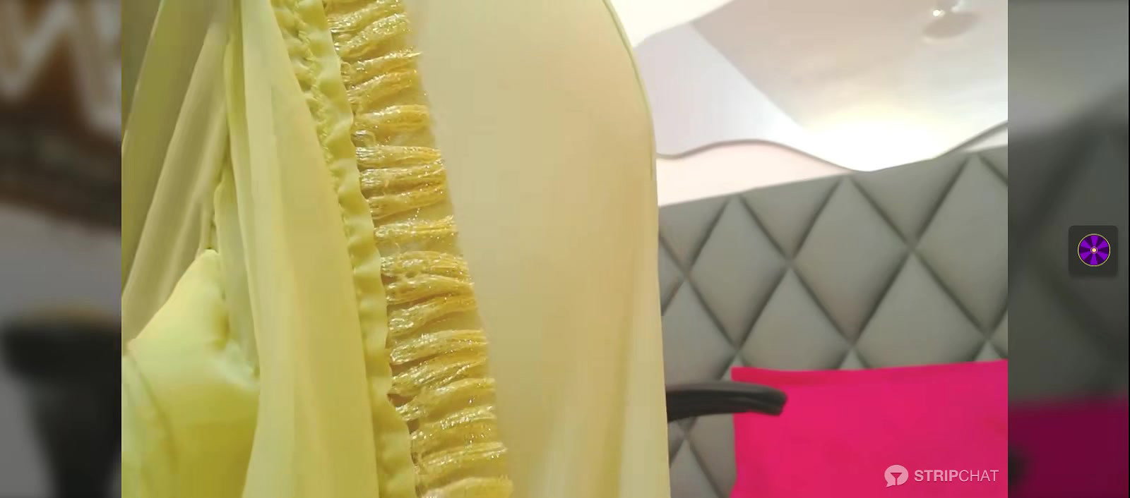 Hot babe in transparent saree showing her milky white boobs