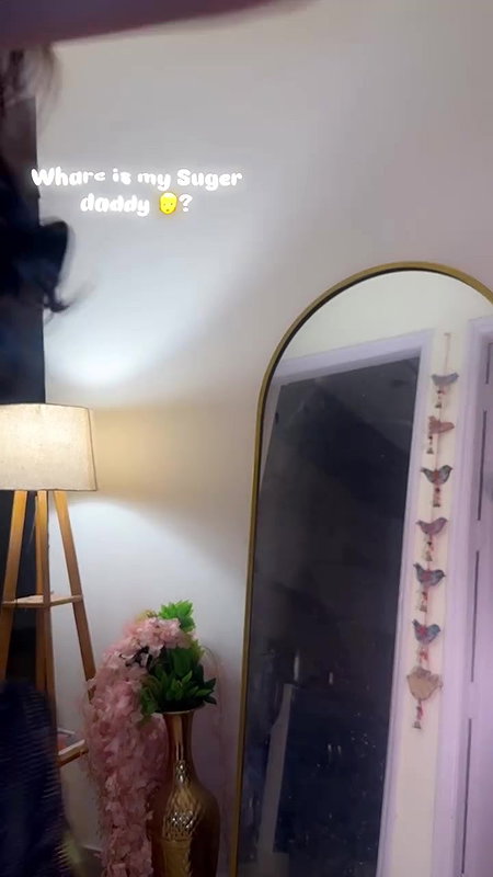 AAFAT DIVA BABE RITU YUMMY TEASE IN BACKLESS SAREE