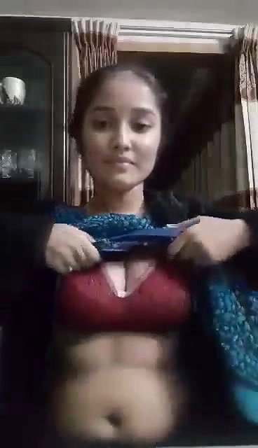 Desi teen showing boobs