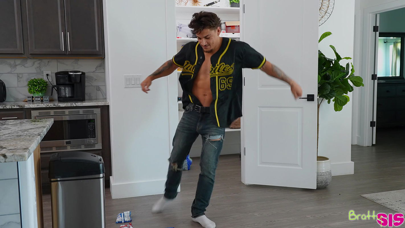 Bratty Sis with Haley Spades in Stepsisters New Dick Muzzle – S39_E1