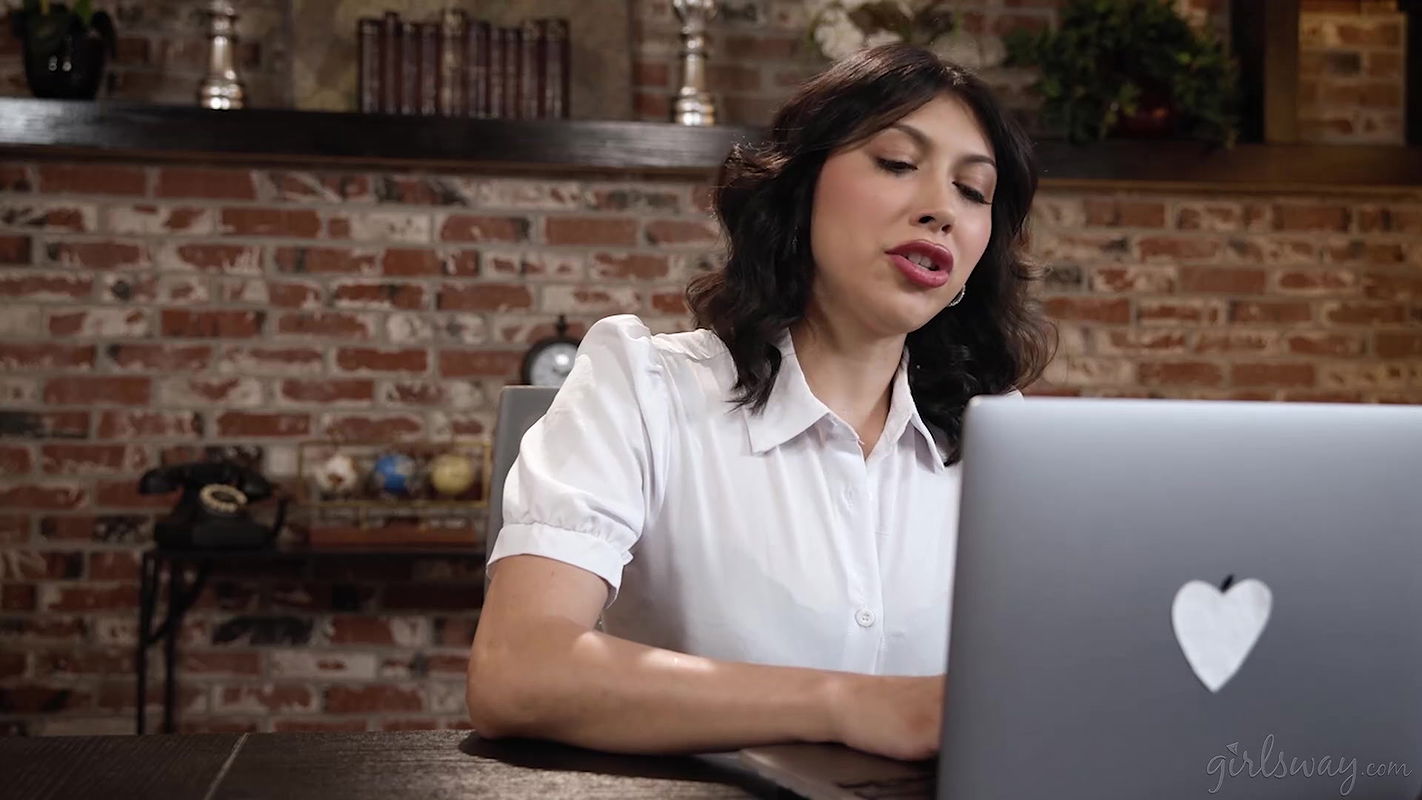 Girls Way with Penelope Woods & Giselle Amore in We Have A BUSINESS To Run Here!